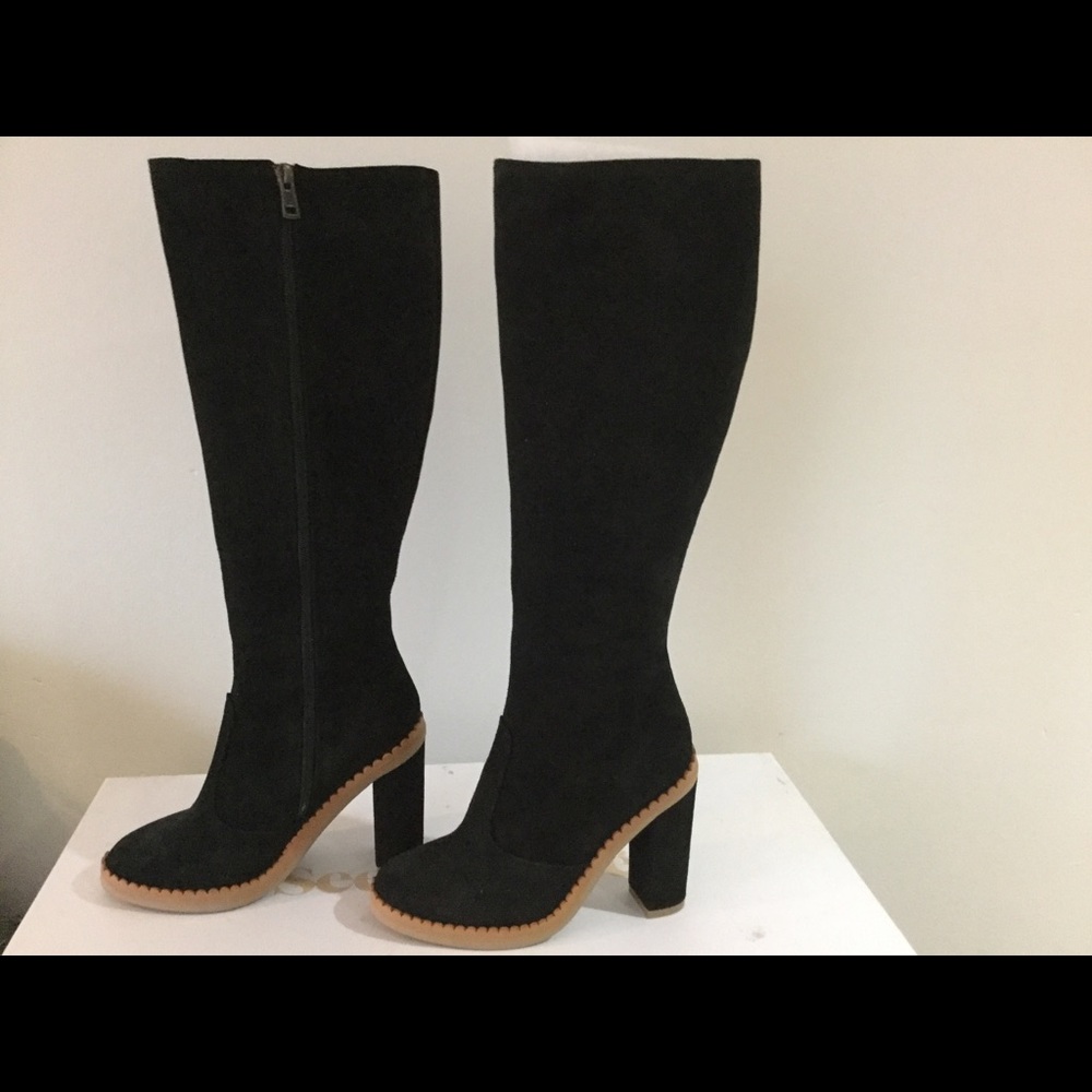Suede boots